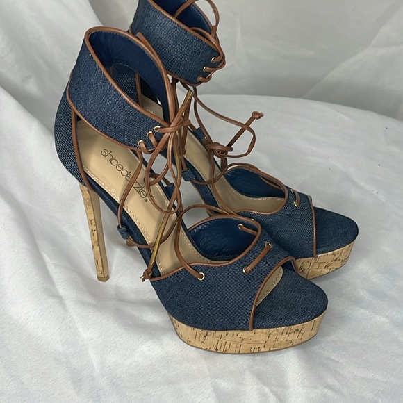 Steve Madden Navy and Tan Lace-Up Heels - Picture 9 of 10